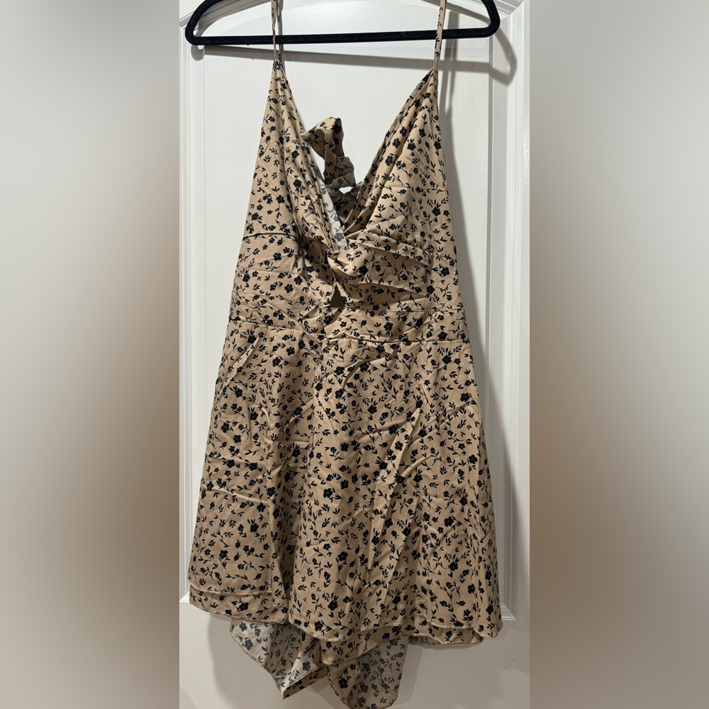 Summer vacation floral twist hollow out tie back sleeveless jumpsuit